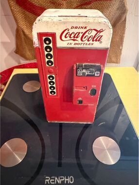 C21 Coca Cola Metal Mini Vending Machine Coin Bank! No stopper.
